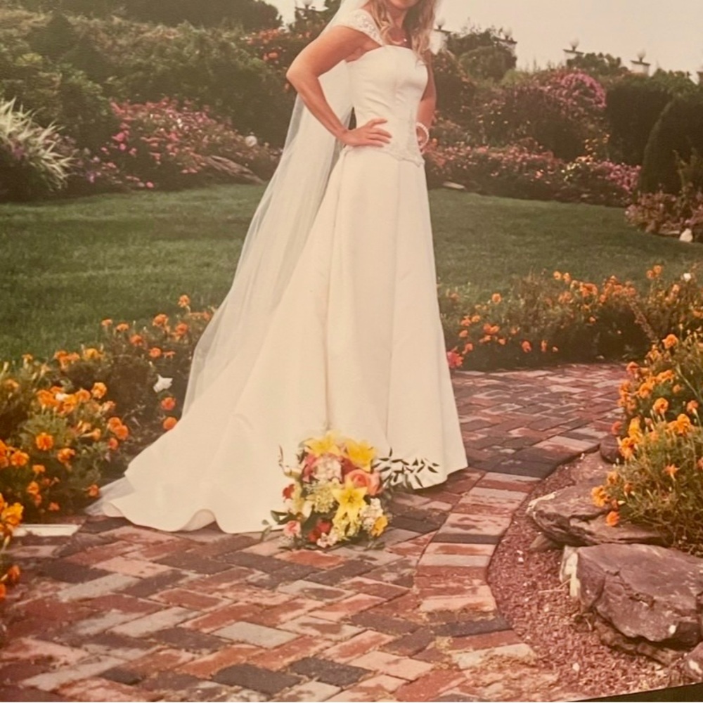 Elegant Ecru Off-Shoulder Wedding Dress - Picture 2 of 7